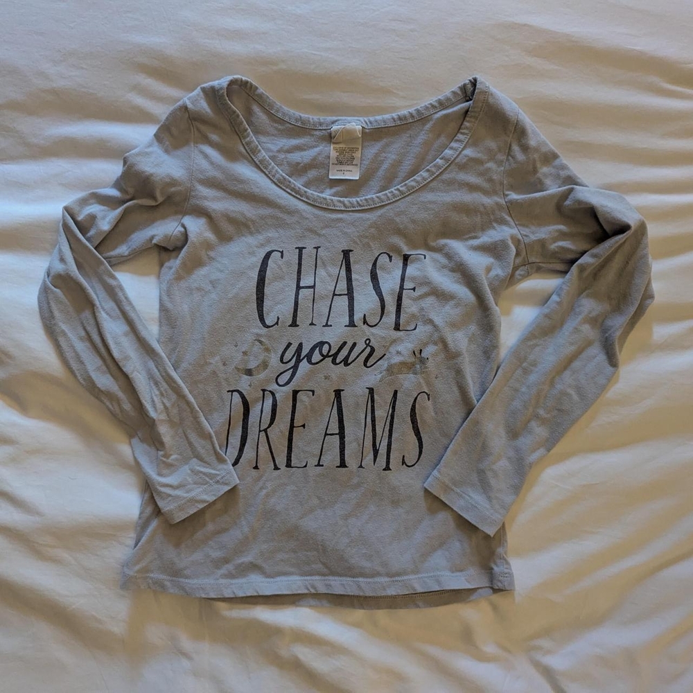 Gray Long Sleeve 'Chase Your Dreams' Top